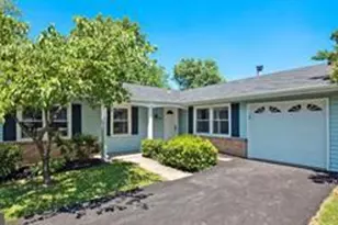 305 S Lincoln Ave, Sterling, VA 20164 - Photo 1