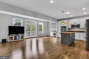 25241 Beach Pl, Chantilly, VA 20152 - Photo 11