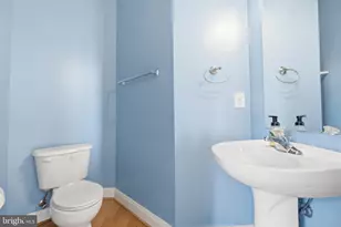 899 Stonefield Square NE, Leesburg, VA 20176 - Photo 17