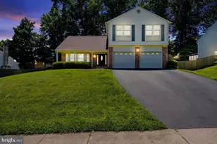 203 Markwood Dr, Sterling, VA 20165 - Photo 3