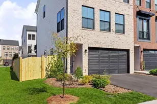 43595 Farringdon Sq, Broadlands, VA 20148 - Photo 3