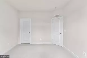 20804 Cloongee Ter, Dulles, VA 20166 - Photo 29