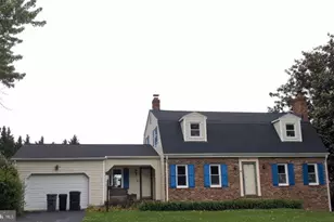 911 W Country Club Dr, Purcellville, VA 20132 - Photo 1
