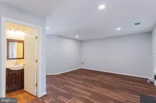 45554 Reading, Sterling, VA 20166 - Photo 5