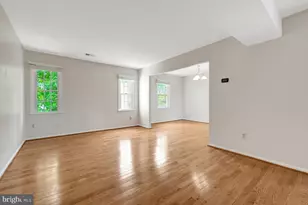926 Sherwood Ct, Sterling, VA 20164 - Photo 11