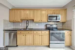926 Sherwood Ct, Sterling, VA 20164 - Photo 19