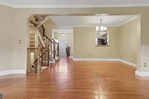 21744 Leatherleaf Cir, Sterling, VA 20164 - Photo 11