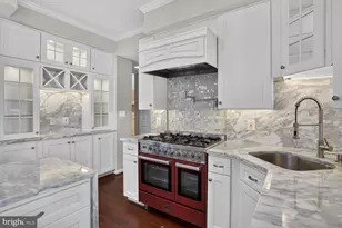 19375 Cypress Ridge Terrace, Leesburg, VA 20176 - Photo 9
