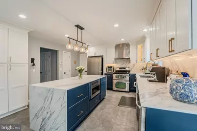 303 Oakcrest Manor Drive NE, Leesburg, VA 20176 - Photo 5