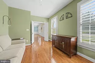 25566 Mimosa Tree Ct, Chantilly, VA 20152 - Photo 9