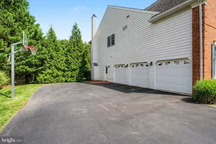 25566 Mimosa Tree Ct, Chantilly, VA 20152 - Photo 5