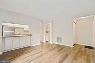 105 Westwick Ct, Sterling, VA 20165 - Photo 3