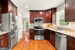 300 Helen Ct, Sterling, VA 20164 - Photo 17