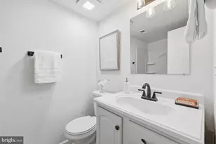 1046 Margate Ct, Sterling, VA 20164 - Photo 17