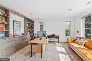 20277 Oak Bluff Dr, Ashburn, VA 20147 - Photo 3