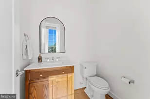 20277 Oak Bluff Dr, Ashburn, VA 20147 - Photo 15