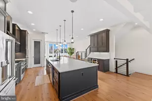 20277 Oak Bluff Dr, Ashburn, VA 20147 - Photo 9