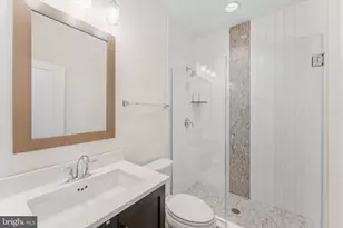 20277 Oak Bluff Dr, Ashburn, VA 20147 - Photo 5