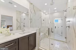 20277 Oak Bluff Dr, Ashburn, VA 20147 - Photo 25
