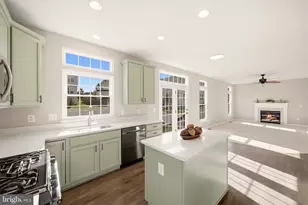 32 Potterfield Dr, Lovettsville, VA 20180 - Photo 3