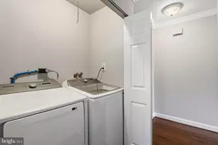 510 N Brighton Ct, Sterling, VA 20164 - Photo 27