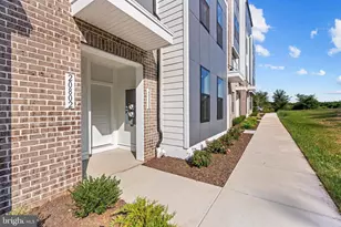 20800 Cloongee Ter, Dulles, VA 20166 - Photo 35