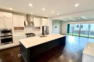 20265 Oak Bluff Dr, Ashburn, VA 20147 - Photo 9