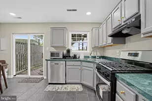 43030 Demerrit St, Chantilly, VA 20152 - Photo 9