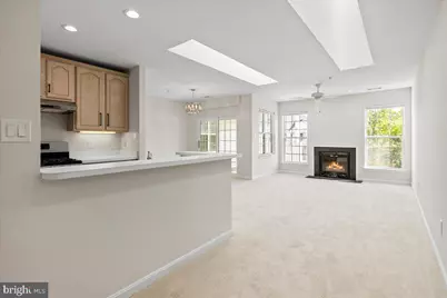 25300 Lake Mist Square #303, Chantilly, VA 20152 - Photo 5