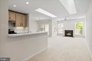 25300 Lake Mist Square, Chantilly, VA 20152 - Photo 5