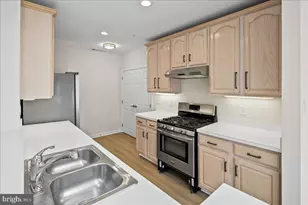 25300 Lake Mist Square, Chantilly, VA 20152 - Photo 11