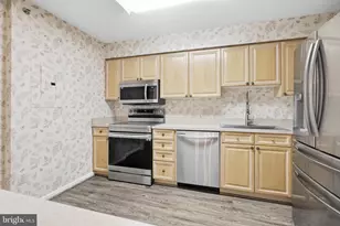 19385 Cypress Ridge Terrace, Leesburg, VA 20176 - Photo 9