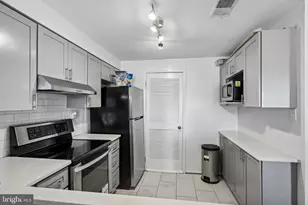 1006 Warwick Ct, Sterling, VA 20164 - Photo 11