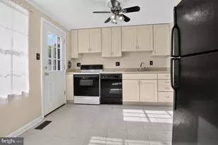 110 N Garfield Rd, Sterling, VA 20164 - Photo 13