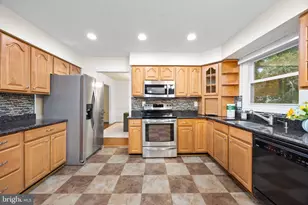 203 Markwood Dr, Sterling, VA 20165 - Photo 17