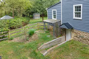 211 E G St, Purcellville, VA 20132 - Photo 9