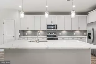 21894 Hawksbill High Cir, Sterling, VA 20164 - Photo 5