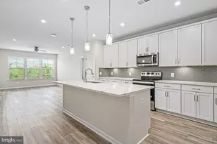 21894 Hawksbill High Cir, Sterling, VA 20164 - Photo 3