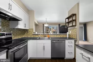 1043 Warwick Ct, Sterling, VA 20164 - Photo 3
