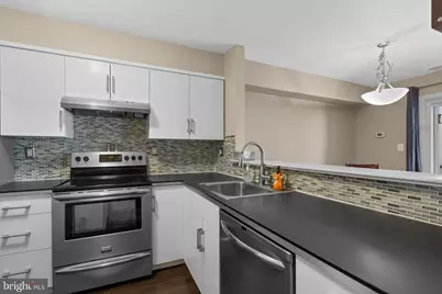 1043 Warwick Court, Sterling, VA 20164 - Photo 5