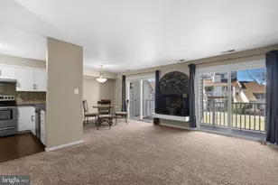 1043 Warwick Ct, Sterling, VA 20164 - Photo 9
