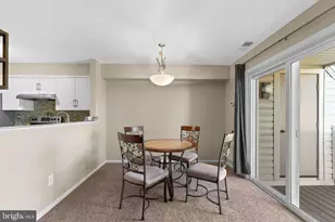 1043 Warwick Ct, Sterling, VA 20164 - Photo 7