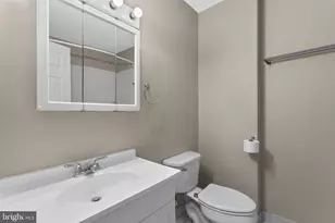 1043 Warwick Ct, Sterling, VA 20164 - Photo 15