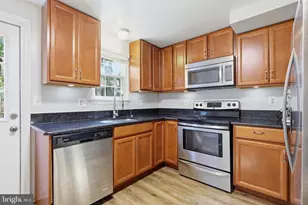 33 Alden Ct, Sterling, VA 20165 - Photo 7