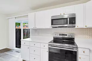 226 N Auburn Dr, Sterling, VA 20164 - Photo 5