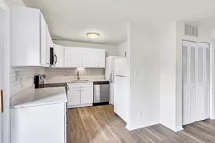226 N Auburn Dr, Sterling, VA 20164 - Photo 3