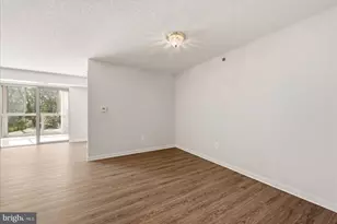19385 Cypress Ridge Terrace, Leesburg, VA 20176 - Photo 29