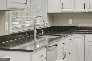 43691 Gallitzin Ln, Chantilly, VA 20152 - Photo 17