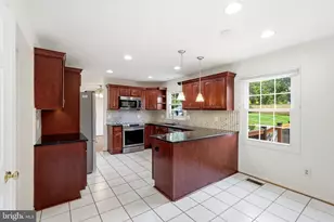 102 N Laura Anne Dr, Sterling, VA 20164 - Photo 9