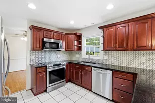 102 N Laura Anne Dr, Sterling, VA 20164 - Photo 7